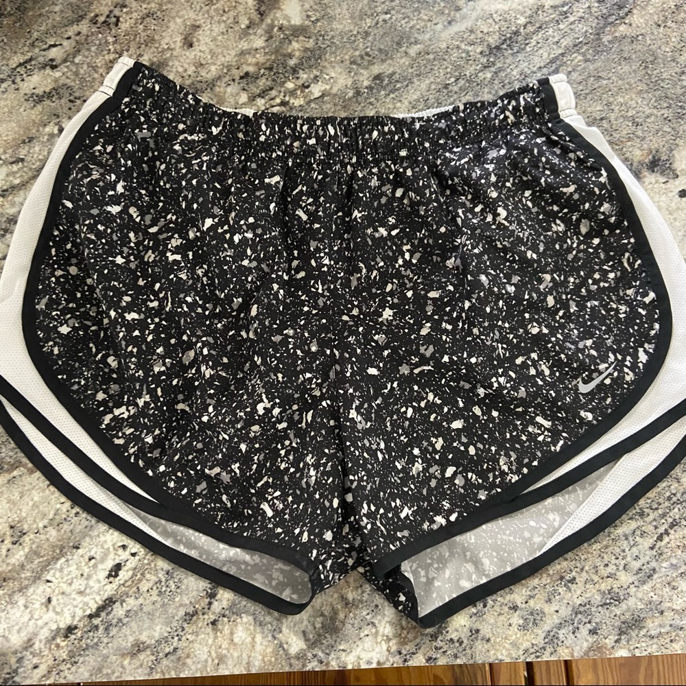 Nike tempo fro for running shorts
